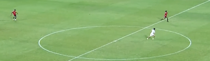 DWillW10's tweet photo. @Klyve66 A player is not in an offside position if level with the:
second-last opponent or
last two opponents.        As there is only one defender back, the player is therefore offside.   Some people shouldn't be anywhere near a sport they have no understanding about.  Terrible run too https://t.co/PpLD5P69k8