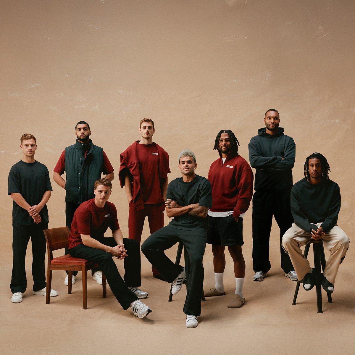 FCBayernEN's tweet photo. 𝑭𝒆𝒆𝒍𝒊𝒏𝒈 𝒇𝒓𝒆𝒔𝒉 in our Premium Essentials range 🔥

Shop here 👉 https://t.co/LHDG4F9sWU https://t.co/xFQRKSTaZZ