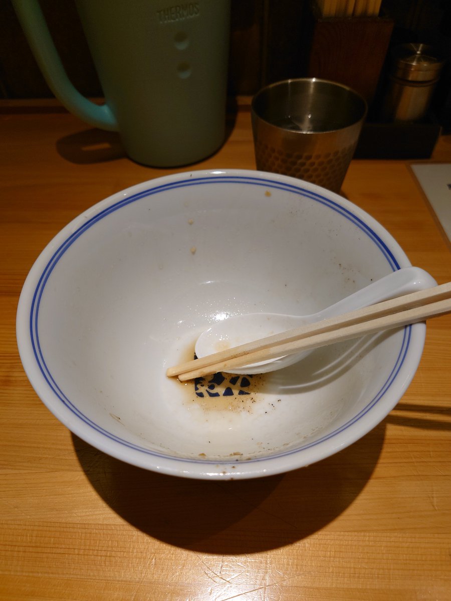 turumi_2021's tweet photo. しょうどう  らーめん

豚骨醤油ラーメン
チャーシュー(1枚)

ふわっと香るジンジャーカエシのキレ😍ムチムチの自家製麺🍜😋🤗バランス最高です🫶🫶🫶
また背脂が良き😀👍

リピ確😍🍜😋最高だわ https://t.co/48A4CpORSA