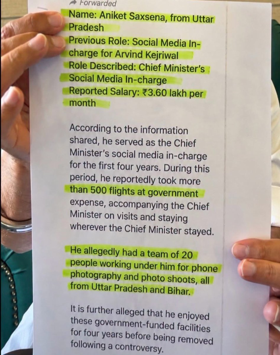 parammangat0511's tweet photo. खेहरा गुस्सा नहीं छोड़ते। आज खेहरा साहब ने दिल्ली के आसपास के 'आम आदमी पार्टी के कार्यकर्ता। के सैलरी कार्ड निकालकर दिखाए। देखो! उन्होंने पंजाब के  बेटा बेटियों के हक को कैसे रौंदा है। मान साहब से बड़ी उम्मीदें थीं; लेकिन मान साहब तो 'मुर्दा ल��श!' बन गए! 😡😡😡😡 https://t.co/xEpAqPlOcT