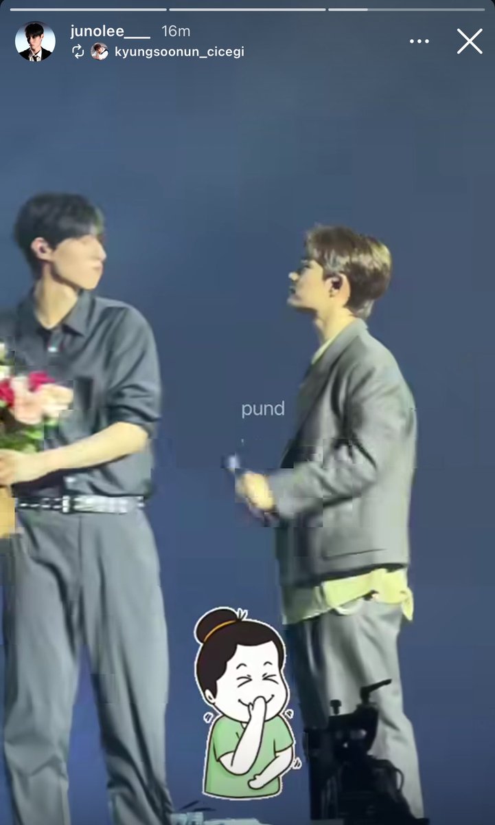 dearmp3's tweet photo. juno is in the middle of a concert and he’s on instagram reposting videos of him and kyungsoo at said concert https://t.co/hzMtM6zcGz