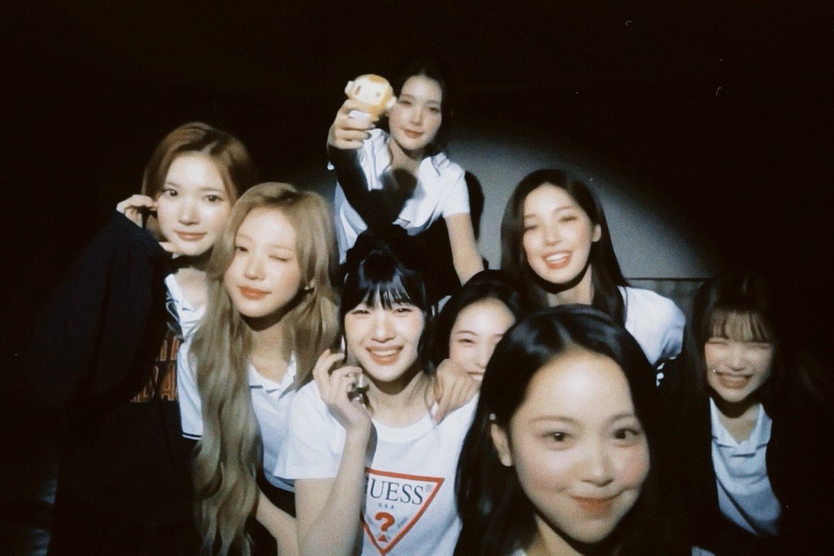 yunameepie's tweet photo. you cannot convince me this isn’t family 🥹🥹🥹🥹🥹🥹 https://t.co/zD8OCGMsD5