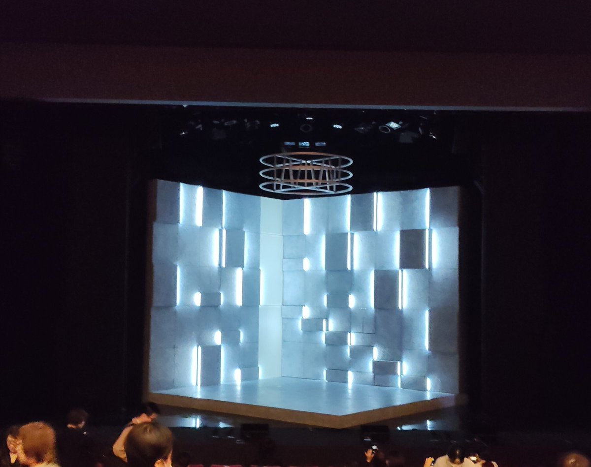 infi8mk's tweet photo. ニコラテスラ終わってしまった〜😭チケット取る時から楽しみだったから終わってしまって寂しい。テスラの人生だけど自分に諭されているような所もあってほんと泣いちゃう。配信決定なのでまた楽しめるのは嬉しい🥰覚えるまで観る👁️⚡ https://t.co/FUmdslkHmO