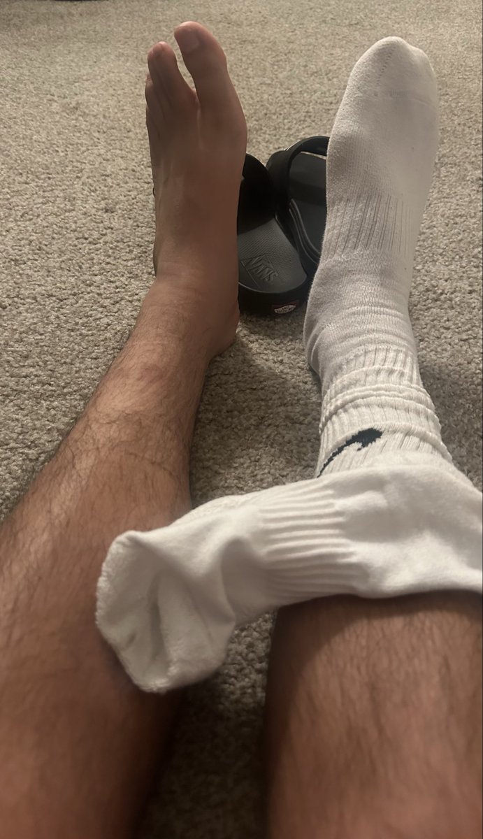 SoCalGuy365's tweet photo. Ran a late night sweaty 6 mile run…had to share 
#feet #malefeet #feetfetısh #feetworshi̇p #soles #slides #socks https://t.co/iaZxIiwcF9