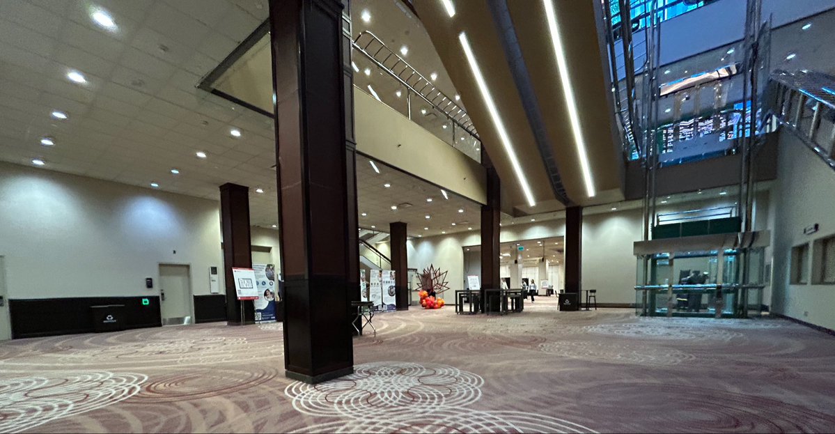 Toma_English3's tweet photo. October 4th, 2026（Day933）
I attended an international conference for the first time. I realized that my English is not good enough to fully understand the presentations, and I felt disappointed in myself. Still, I’m trying every possible way to understand them.#英語日記 https://t.co/TtIiwQZtiZ