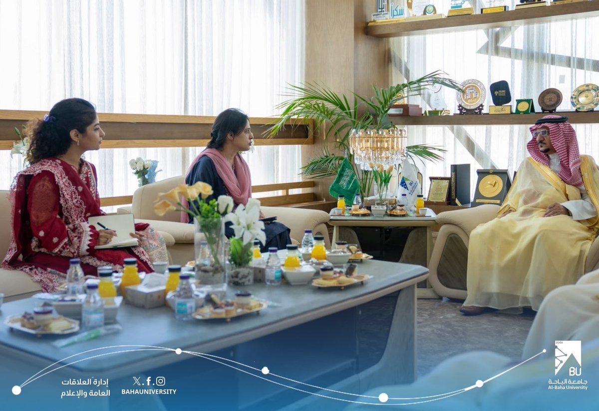 BahaUniversity's tweet photo. #خبر | استقبل معالي رئيس #جامعة_الباحة أ.د. عبدالله بن يحيى الحسين، السيدة فرينه أرشد، نائب القنصل العام لجمهورية باكستان الإسلامية بجدة، والوفد المرافق لها، بحضور أصحاب السعادة وكلاء الجامعة، وجرى خلال اللقاء بحث فرص التعاون في المجالات الأكاديمية والبحثية، وتبادل الخبرات، واستعراض مجالات الشراكة في التعليم والابتكار؛ بما يعزز الحضور الدولي للجامعة ويدعم بناء برامج ومبادرات نوعية ذات اهتمام مشترك.