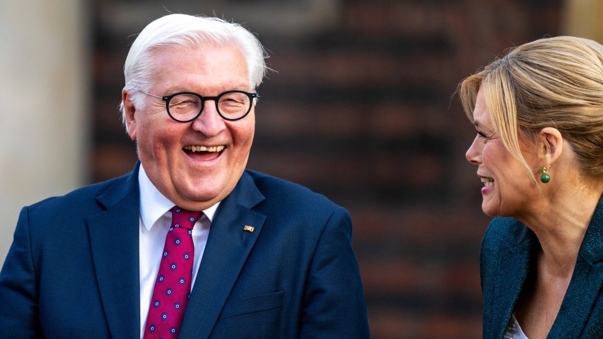 Achgut_com's tweet photo. Die unerträgliche Rede des Vulgärpräsidenten
https://t.co/S5oXazt8Ny 
Von Peter Grimm • Bundespräsident Frank-Walter Steinmeier hat den Begriff „Vulgärdemokratie“ nicht nur in die politische Debatte eingeführt, er will jetzt offenbar auch noch zeigen, was ein Vulgärdemokrat ist. Oder war er beim Verlesen seiner Rede zum Tag der deutschen Einheit nur nicht mehr nüchtern genug, um sie richtig zu betonen?