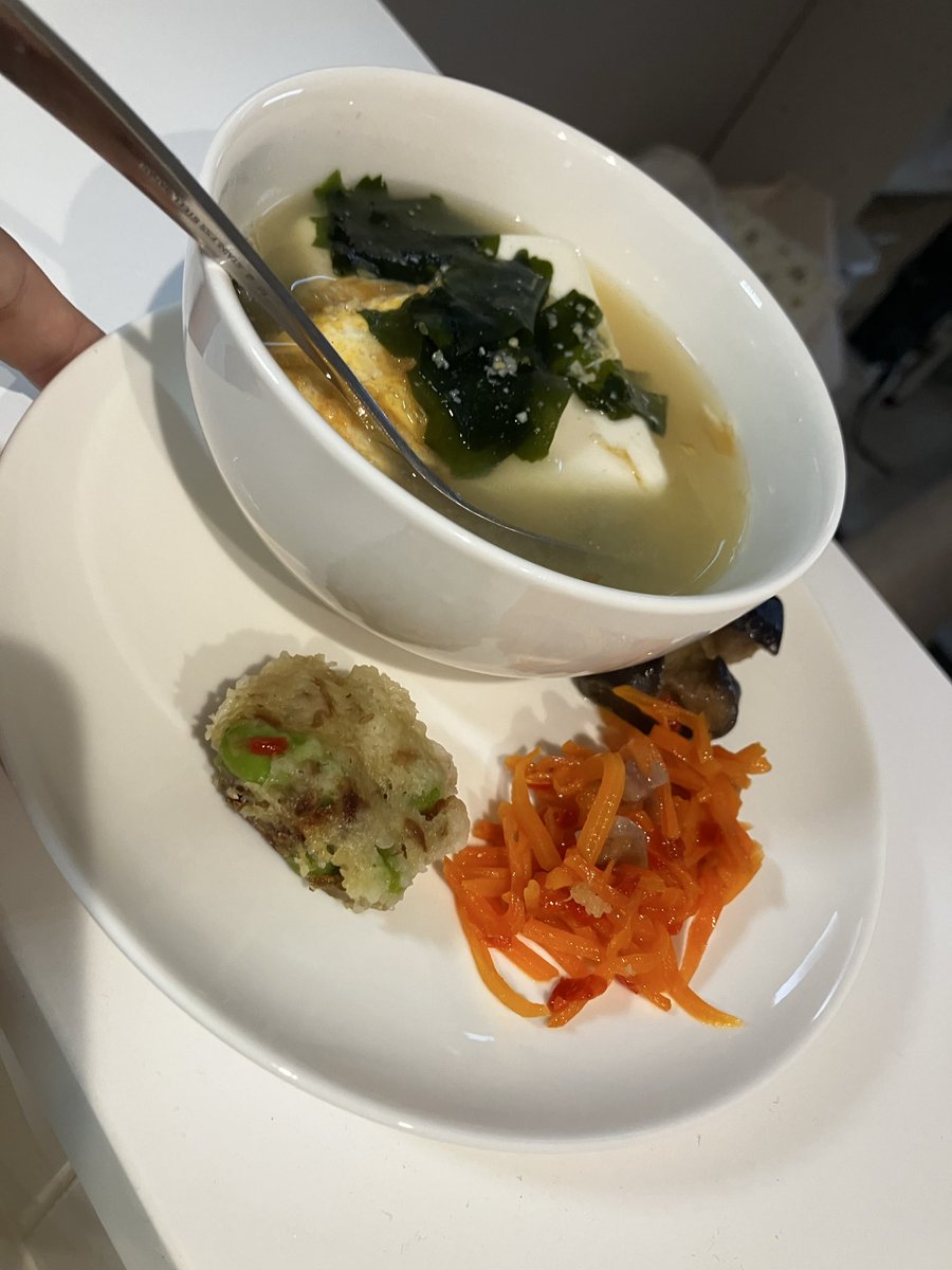 yukiayaka05's tweet photo. 最近の召物です。作ったり、時々誰かの手に渡ったものを食べたり。まあ、太っても良いかあ、不安だけど、何かに手を合わせるためにと口に運んでいる💪 https://t.co/Rd3Dy6wphb