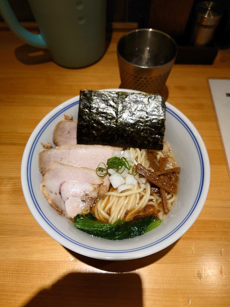 turumi_2021's tweet photo. しょうどう  らーめん

豚骨醤油ラーメン
チャーシュー(1枚)

ふわっと香るジンジャーカエシのキレ😍ムチムチの自家製麺🍜😋🤗バランス最高です🫶🫶🫶
また背脂が良き😀👍

リピ確😍🍜😋最高だわ https://t.co/48A4CpORSA