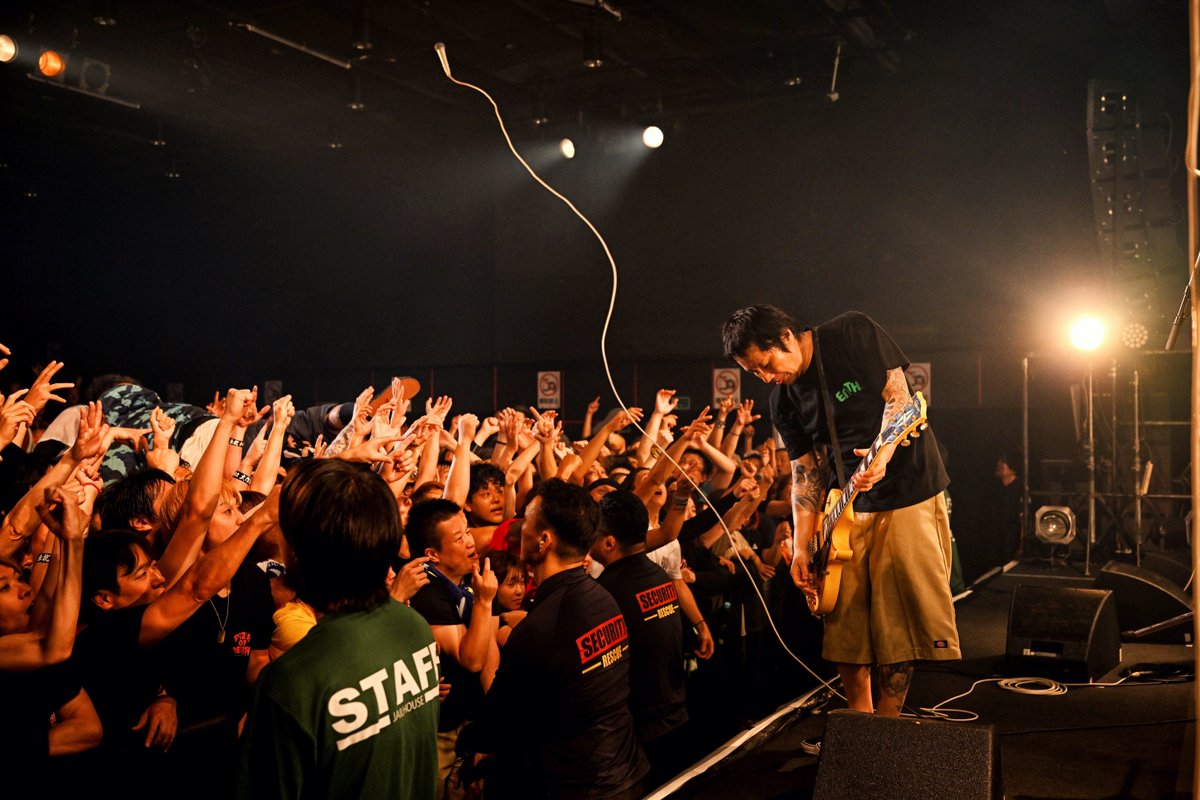 jungray's tweet photo. Ken Yokoyama  w/ ENTH
The Rags To Riches Tour VII
@名古屋DIAMOND HALL
Photo by Yasumasa Handa @H_and_A
#KenYokoyama #ENTH https://t.co/icYtHTk5zy
