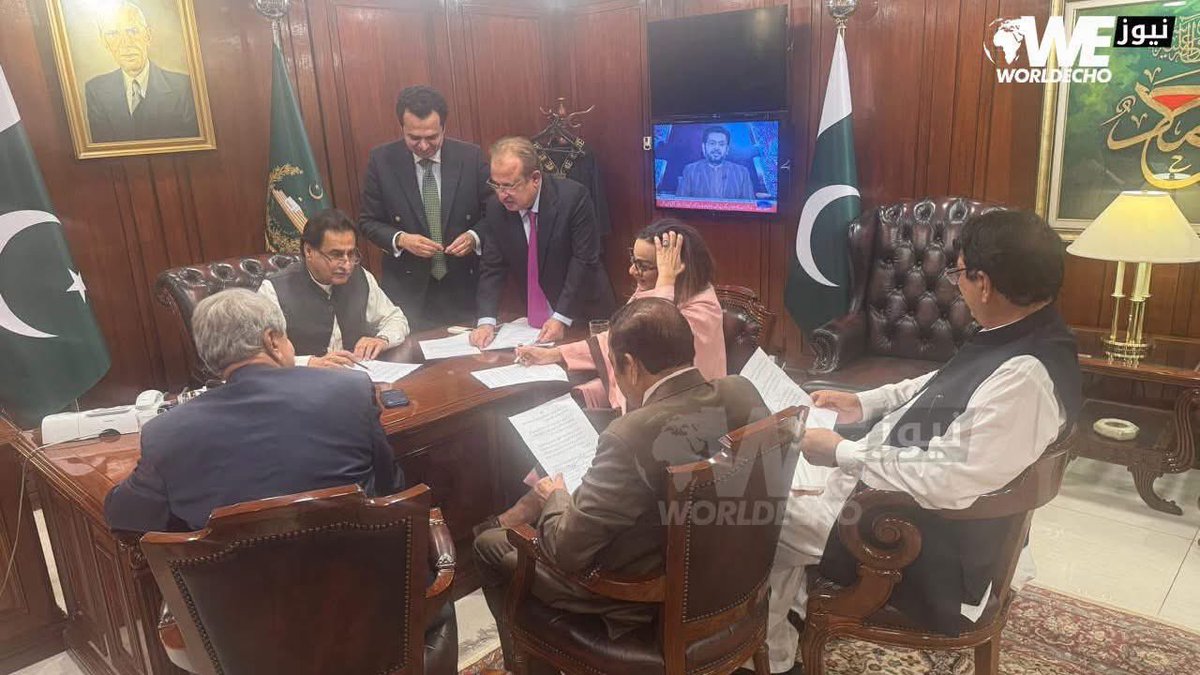 pmln_muhammad's tweet photo. The Game Changer Boss @AmirMuqamAM 🦁
At National Table of Negotiations 🇵🇰 ✍️
@MaryamNSharif 
@CMShehbaz https://t.co/McPVW6mJOp