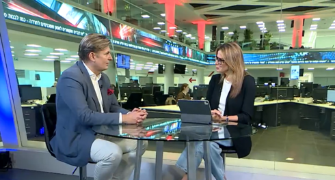 ynetnews's tweet photo. ‘We do’: AfD firebrand Krah says Germany must carry Holocaust responsibility

Visiting Israel, Maximilian Krah tells ynet Global he regrets his 2024 SS remarks, calls them a ‘communication disaster,’ argues the AfD is not antisemiti...

https://t.co/ZqMlywvdFh https://t.co/8MTD6KjR1m