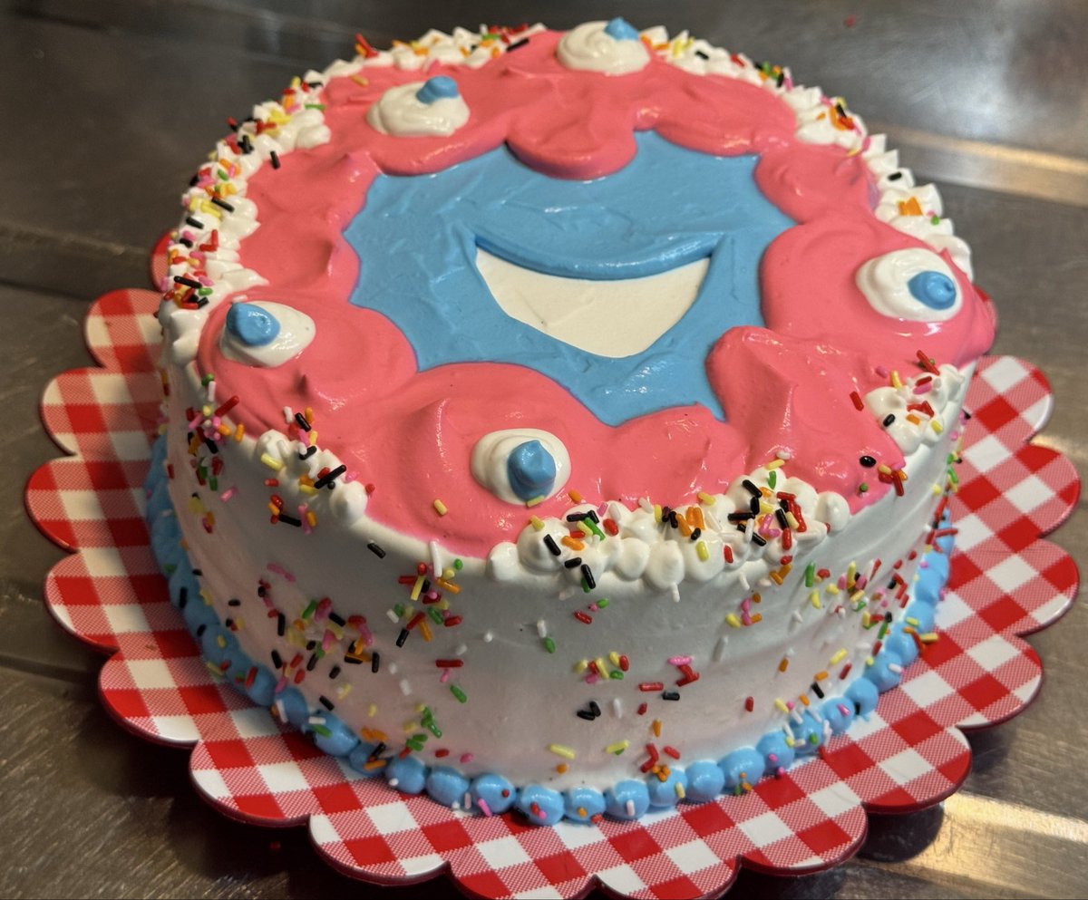 NOA_no_recipe's tweet photo. 2026/10/04
三女のお誕生日パーティーをしました🎂🎉

今回作ったのは……
＼ミャクミャクケーキ／

テレ東の #ミャクぷしゅ が大好きな4歳✨️
笑顔が沢山な1年になりますように…🌟⟡.*

 #お菓子作り  #ミャクミャク  #ぷしゅぷしゅ  #シナぷしゅ https://t.co/tvxUsrEQZz