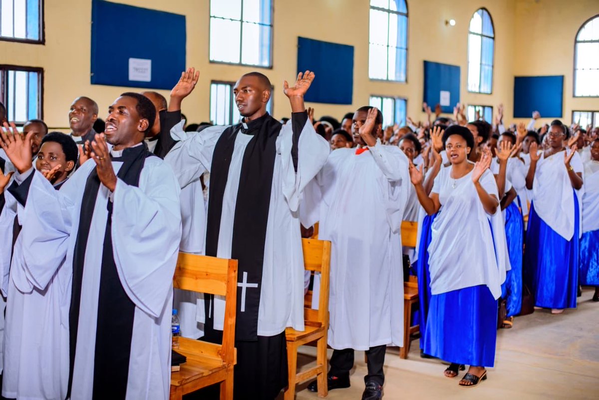 anglicanchurchR's tweet photo. After a series of Farewell trips, that started with the Diocese of Shogwe, Butare and Kibungo diocese,   the outgoing Anglican Primate made his ministry visit to the Diocese of Nyaruguru https://t.co/u1FnWqtrOs
