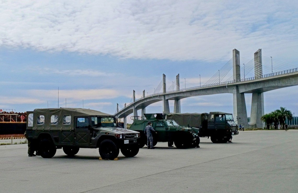 team346170530's tweet photo. 今回の護衛艦一般公開はなかなかのイベントだったようで、装備品も県内外から展開。

ブースも福島地本だけではなく、茨城地本や百里基地もあり、更に��百里基地司令もいらして下さってまして賑わってました。

特記すべきは茨城地本の広報車は、、、😂😂😂 https://t.co/gnKDcoNvW6