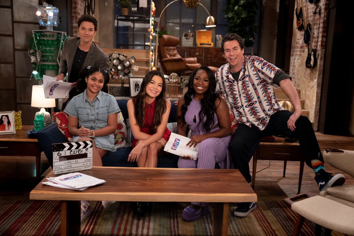 Multifandom_Amy's tweet photo. 3years today worst nightmaire of our lives. Feels been punched in stomach. Not fair. I hate how this show was cancelled after 3 seasons due to the strike. 

3years still waiting for the movie . Im depressed. 😫. @paramountplus do something!!?
#SaveiCarly #iCarly https://t.co/Jtz5z0cqx1