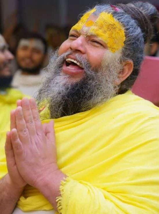 JaikyYadav16's tweet photo. फेमस शिक्षिका नीतू मैम ने प्रेमानंद महाराज को लेकर गंभीर सवाल उठाये हैं।

उन्होंने प्रेमानंद के लिए कहा कि जो कहते थे राधा राधा नाप जपो अकाल मृत्यु नहीं होगी,

फिर तो रसिक दुलारी दो साल से राधा राधा नाम जप रहे थे फिर उनकी इतनी भयानक मृत्यु कैसे हो गई?

फिर नीतू मैम ने चीन का उदाहरण देते हुए बताया कि वहां के लोग नास्तिक हैं इसलिए इतना विकास कर रहा है वो लोग पढ़ाई करते हैं स्किल सीखते हैं।

और हमारे यहां के लोग बाबाओं को अमीर बना रहे हैं।