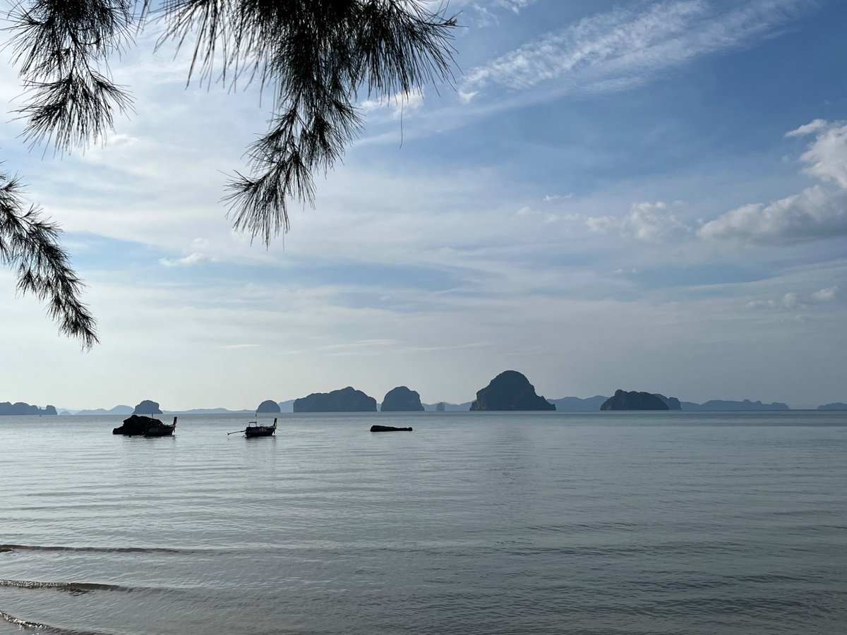 RHead57792's tweet photo. ท้องฟ้า ทะเล และเรือลำเล็ก...☁️🏞️⛰️🛶
ความธรรมดาที่แสนพิเศษ🏖️🏝️🌿☘️🍃
📍หาดทับแขก สวยมาก🥰
 วิวดีสุดๆๆ เหนแล้วมีความสุขฮิวใจจิงๆ 🩷❤️#กระบี่ คลองม่วง เกาะกวาง อ่าวนาง หนองทะเล https://t.co/DgQI7wocxz