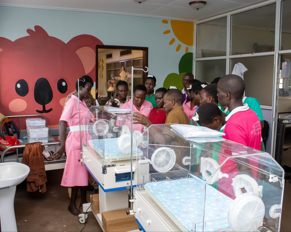 Bulamu_official's tweet photo. There’s more to new equipment than plugging it in. 👶🏾

As we get neonatal equipment into public health facilities, we’re training health workers hands-on too, so they can use these tools confidently in everyday newborn care.

#BulamuCares #BulamuHealthcare #NewbornHealth https://t.co/IKSTerNBmn