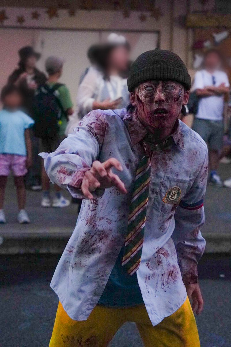 nanairo_Rio's tweet photo. 2026.9/13
ハロウィンホラーナイト ストリートゾンビ

生徒ゾンビ

しっかり襲われました🧟‍♀️

#ハロウィンホラーナイト2026 #HHN2026 #USJファン https://t.co/36pPiUNudw