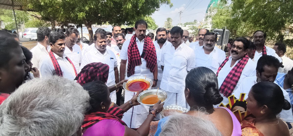 IPSenthil's tweet photo. கழக தலைவர் திராவிட மாடல் நாயகர் மாண்புமிகு அண்ணன் @mkstalin அவர்களின் ஆசி  பெற்ற கழக இளைஞர் அணி செயலாளர் சட்டப்பேரவை எதிர் கட்சி தலைவர் மாண்புமிகு அண்ணன் @Udhaystalin அவர்களின் ஆதரவு பெற்ற தாராபுரம் சட்டமன்றத் தொகுதி இடைத்தேர்தல் போட்டியிடும் வெற்றி வேட்பாளர் வழக்கறிஞர் திருமதி. சுகன்யா அவர்களை ஆதரித்து எங்கள் அரசியல் வழிகாட்டி தென்பாண்டி சிங்கம் கழக துணை பொதுச் செயலாளர் ஆத்தூர் சட்டமன்ற உறுப்பினர் ஐயா @IPeriyasamy_  திண்டுக்கல் மேற்கு மாவட்ட கழக செயலாளர்  ஒட்டன்சத்திரம் சட்டமன்ற உறுப்பினர் அண்ணன் @r_sakkarapani ஆகியோர் வழிகாட்டுதலின்படி தாராபுரம் கிழக்கு ஒன்றியம் மணக்கடவு ஊராட்சிக்குட்பட்ட கொல்லபட்டி கிராம மக்களிடம் உதயசூரியன் சின்னத்திற்கு வாக்குகள் சேகரித்தோம்.