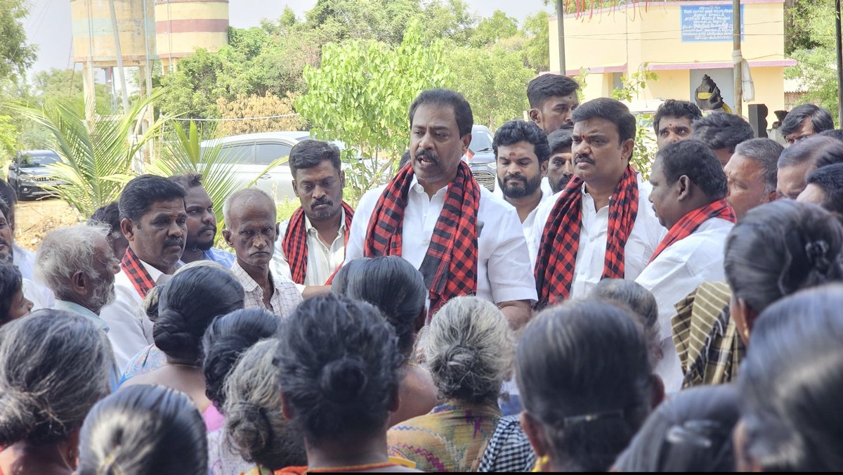 IPSenthil's tweet photo. கழக தலைவர் திராவிட மாடல் நாயகர் மாண்புமிகு அண்ணன் @mkstalin அவர்களின் ஆசி  பெற்ற கழக இளைஞர் அணி செயலாளர் சட்டப்பேரவை எதிர் கட்சி தலைவர் மாண்புமிகு அண்ணன் @Udhaystalin அவர்களின் ஆதரவு பெற்ற தாராபுரம் சட்டமன்றத் தொகுதி இடைத்தேர்தல் போட்டியிடும் வெற்றி வேட்பாளர் வழக்கறிஞர் திருமதி. சுகன்யா அவர்களை ஆதரித்து எங்கள் அரசியல் வழிகாட்டி தென்பாண்டி சிங்கம் கழக துணை பொதுச் செயலாளர் ஆத்தூர் சட்டமன்ற உறுப்பினர் ஐயா @IPeriyasamy_  திண்டுக்கல் மேற்கு மாவட்ட கழக செயலாளர்  ஒட்டன்சத்திரம் சட்டமன்ற உறுப்பினர் அண்ணன் @r_sakkarapani ஆகியோர் வழிகாட்டுதலின்படி தாராபுரம் கிழக்கு ஒன்றியம் மணக்கடவு ஊராட்சிக்குட்பட்ட கொல்லபட்டி கிராம மக்களிடம் உதயசூரியன் சின்னத்திற்கு வாக்குகள் சேகரித்தோம்.