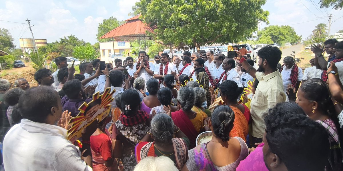 IPSenthil's tweet photo. கழக தலைவர் திராவிட மாடல் நாயகர் மாண்புமிகு அண்ணன் @mkstalin அவர்களின் ஆசி  பெற்ற கழக இளைஞர் அணி செயலாளர் சட்டப்பேரவை எதிர் கட்சி தலைவர் மாண்புமிகு அண்ணன் @Udhaystalin அவர்களின் ஆதரவு பெற்ற தாராபுரம் சட்டமன்றத் தொகுதி இடைத்தேர்தல் போட்டியிடும் வெற்றி வேட்பாளர் வழக்கறிஞர் திருமதி. சுகன்யா அவர்களை ஆதரித்து எங்கள் அரசியல் வழிகாட்டி தென்பாண்டி சிங்கம் கழக துணை பொதுச் செயலாளர் ஆத்தூர் சட்டமன்ற உறுப்பினர் ஐயா @IPeriyasamy_  திண்டுக்கல் மேற்கு மாவட்ட கழக செயலாளர்  ஒட்டன்சத்திரம் சட்டமன்ற உறுப்பினர் அண்ணன் @r_sakkarapani ஆகியோர் வழிகாட்டுதலின்படி தாராபுரம் கிழக்கு ஒன்றியம் மணக்கடவு ஊராட்சிக்குட்பட்ட கொல்லபட்டி கிராம மக்களிடம் உதயசூரியன் சின்னத்திற்கு வாக்குகள் சேகரித்தோம்.