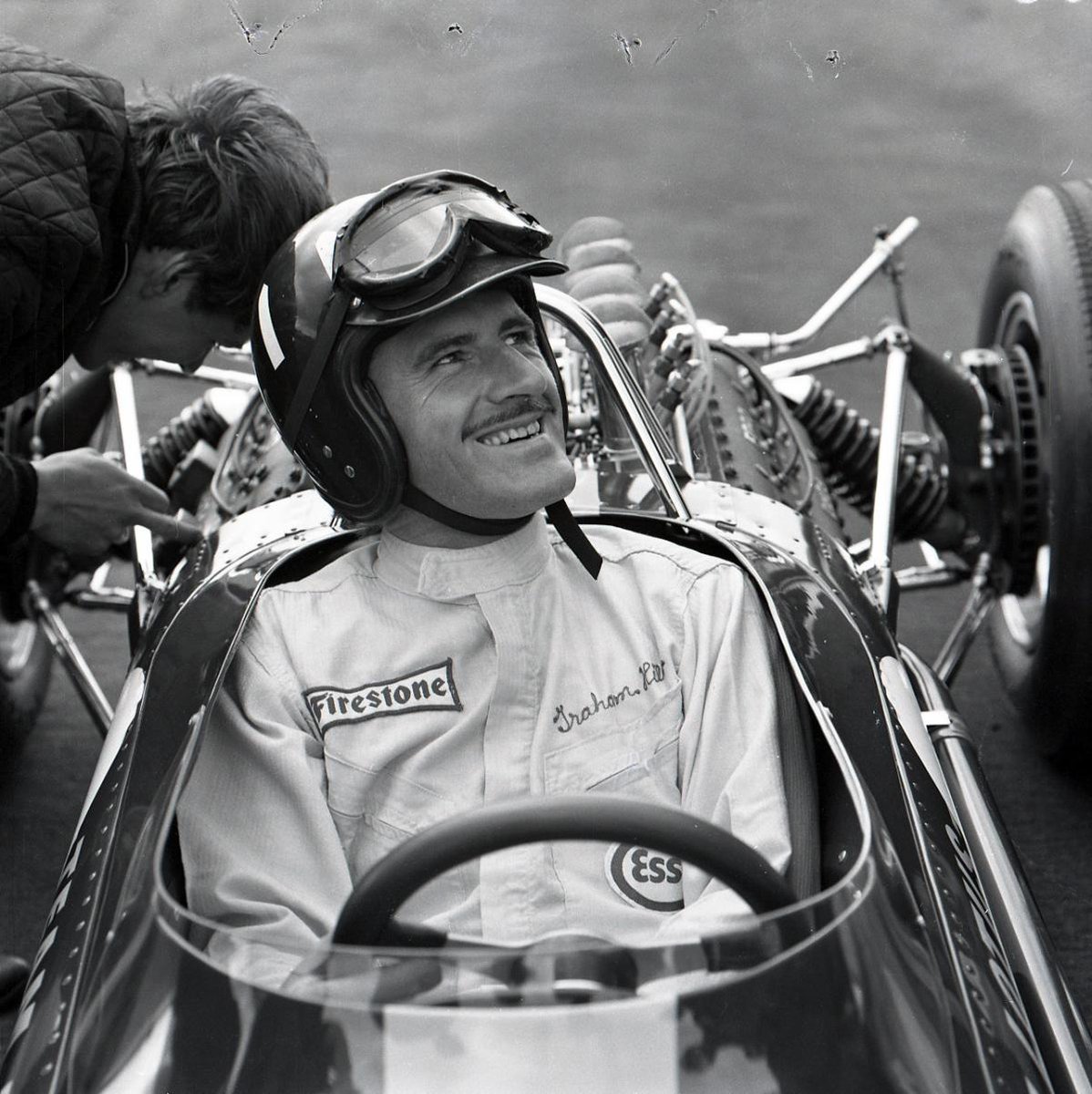 ClubLotusFrance's tweet photo. Dimanche, c'est F1 à la une ! le champion Graham Hill dans la "nouvelle" monoplace F1 Lotus type 49 en mode déverminage sur le circuit maison d'Hethel #LotusF1 #F1 #GrahamHill #TeamLotus #Hethel @ClassicLotus @lotuscars @ClubLotusFrance https://t.co/StGPIjvGTX