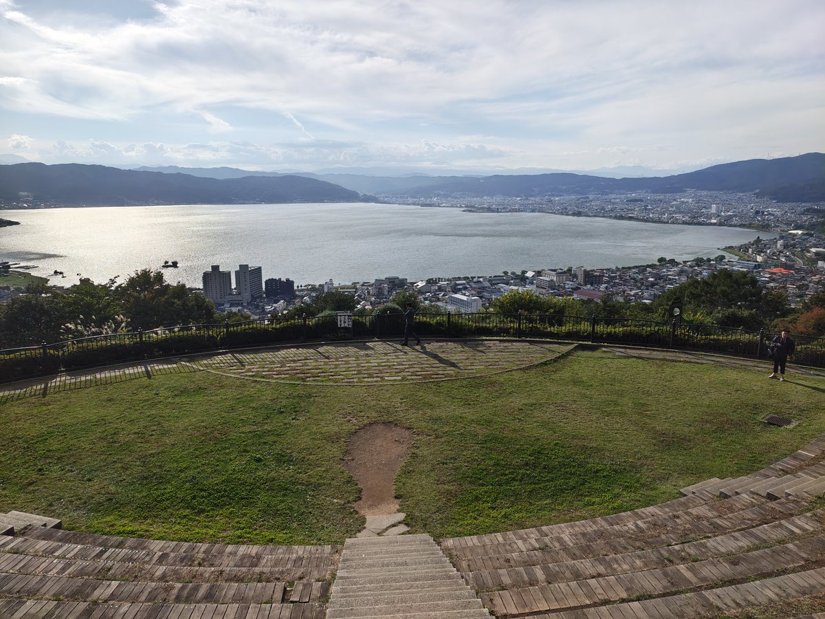 ducksdakko's tweet photo. 土日で長野ツーリング行ってきたぞー
ビーナスラインに立石公園と天気にも恵まれて最高でした。
新型CB400SFのホワイトとすれ違った。
早く乗りたいぜ。
#CB400SF
#立石公園
#君の名は
#ビーナスライン
#諏訪湖 https://t.co/6etnriLNMq