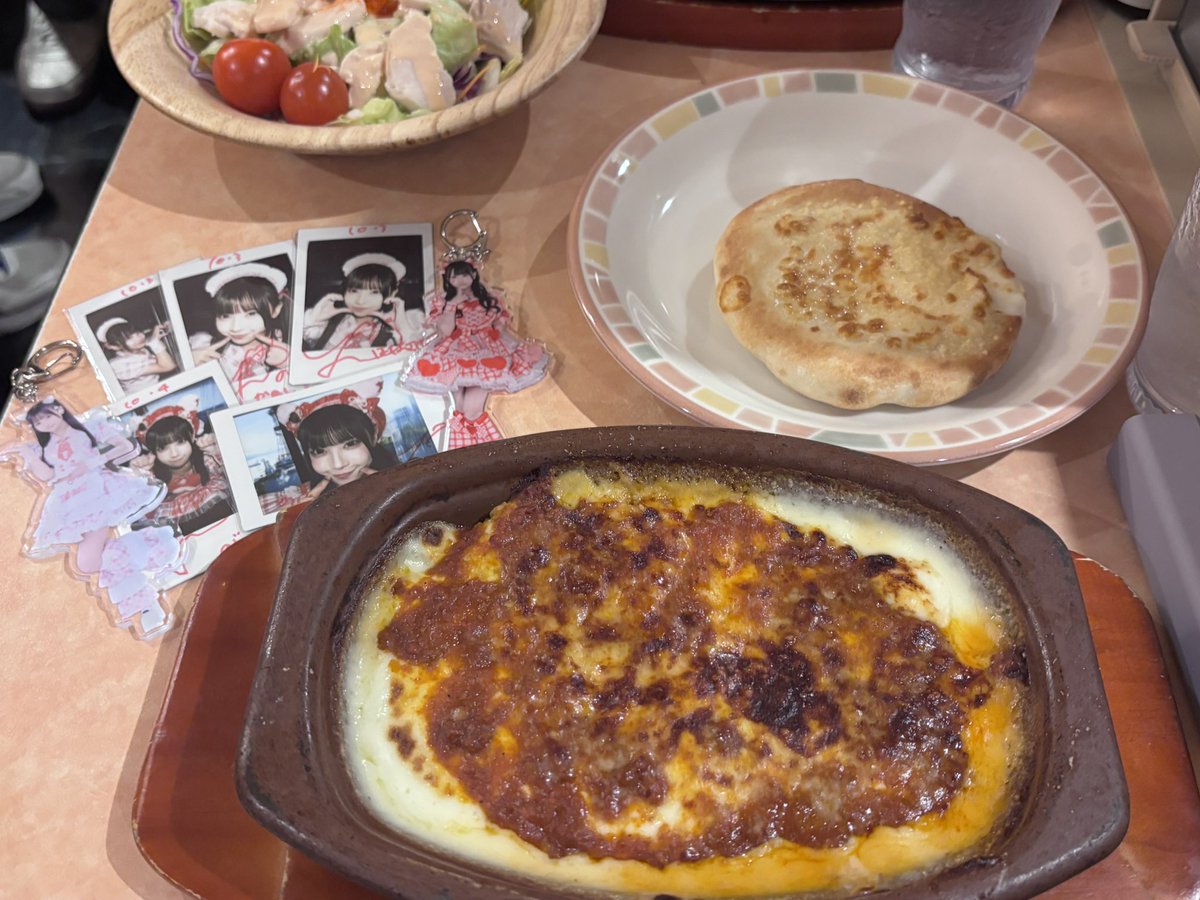 zllop__222's tweet photo. ぺこ推しの子と初チェキ飯‼️😻 https://t.co/YPcb6kyJxH