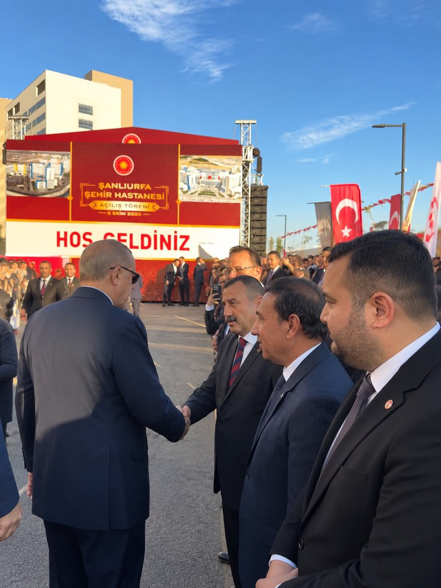 Sanliurfa_MHP's tweet photo. Cumhurbaşkanımız Sayın Recep Tayyip Erdoğan’ı; İl Başkanımız Sayın Ecz. Osman Mutlu, Haliliye İlçe Başkanımız Sayın Yusuf Aydoğdu, Karaköprü İlçe Başkanımız Sayın Mehmet Murat Topal, Eyyübiye İlçe Başkanımız Sayın Hacı Keser ve il ve ilçe yönetimimiz ile birlikte, Peygamberler Şehri Şanlıurfa’mızda karşıladı.

Akabinde, Şanlıurfa’mızın sağlık altyapısını güçlendirecek, hemşehrilerimizin sağlık hizmetlerine erişimini daha ileri seviyelere taşıyacak Şanlıurfa Şehir Hastanemizin açılış programına iştirak ettik.

Şehrimize kazandırılan bu kıymetli sağlık yatırımının; aziz hemşehrilerimize, Şanlıurfa’mıza ve ülkemize hayırlı, uğurlu ve bereketli olmasını diliyoruz.

Milletimizin huzur ve refahına hizmet eden her yatırımın, Türkiye’mizin güçlü yarınlarına atılmış müstesna bir adım olduğuna inanıyoruz.

@dbdevletbahceli 
@MHP_Bilgi 
@eczosmanmutlu