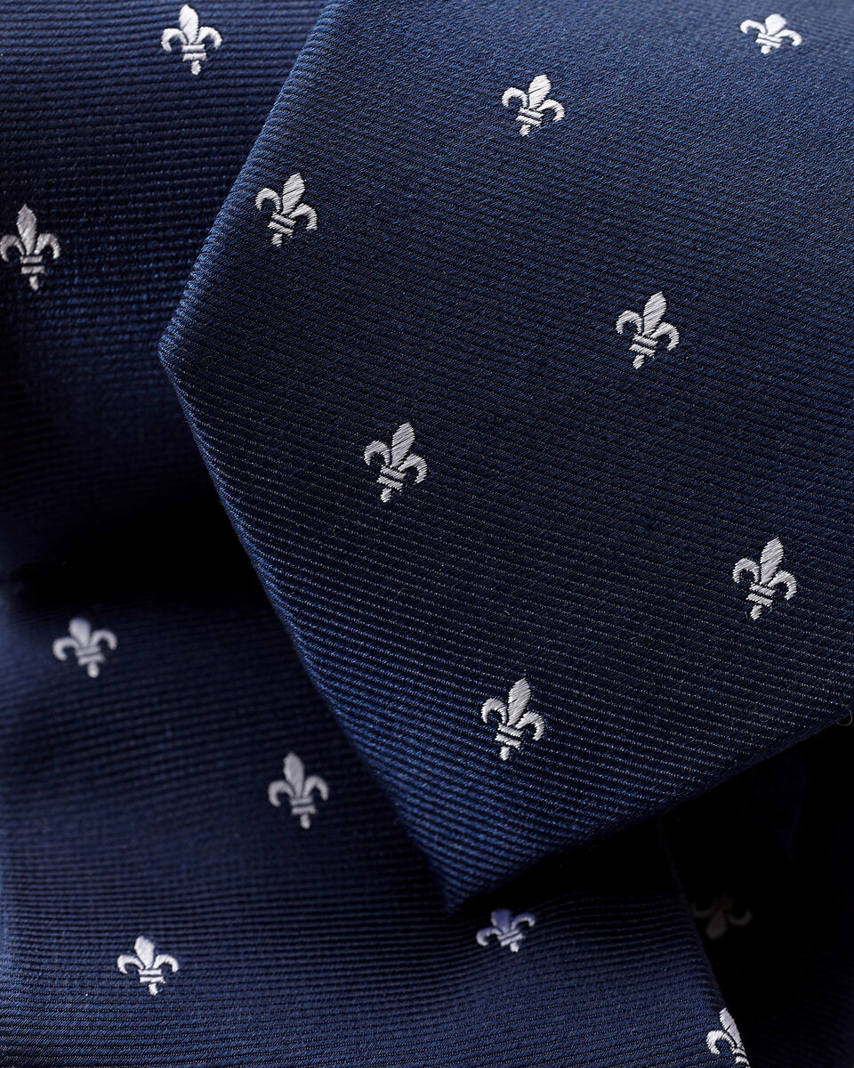 liam66035's tweet photo. @killicktw I was going to wear a plain grey or navy suit with a cutaway collar, contrast shit (winchester shirt) and black fleur-de-lis tie but decided against it https://t.co/9Wb3YewZgc
