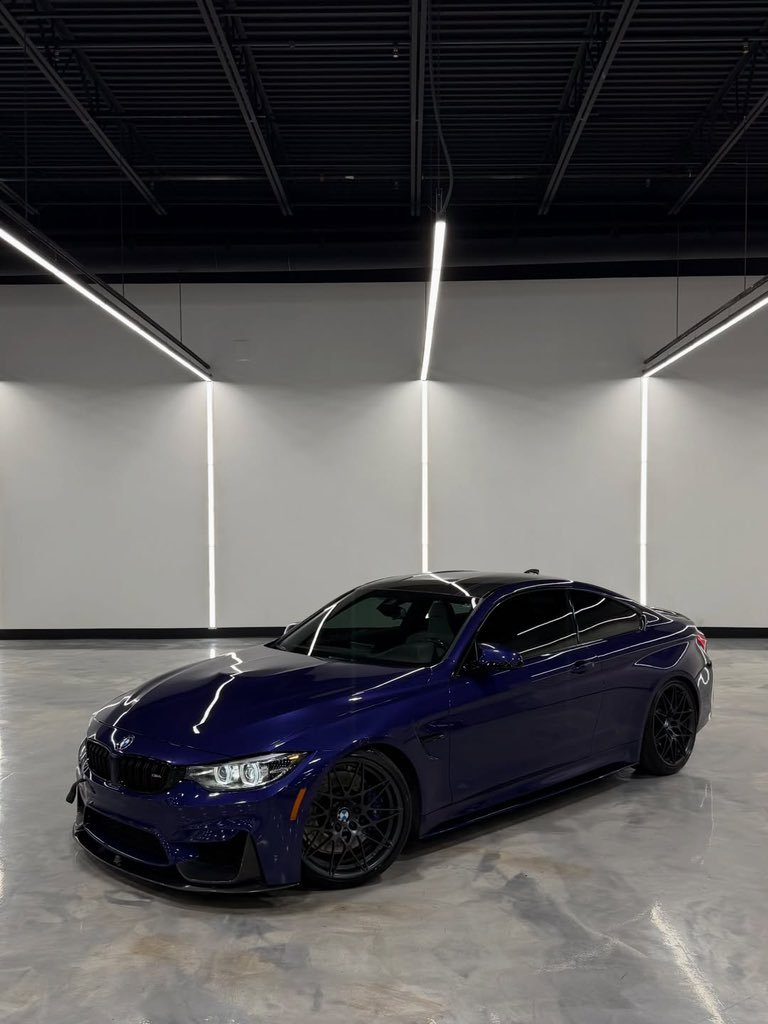 markostojaghc's tweet photo. 🔥 BMW M4 Edition ///M Heritage — ретка M легенда.
Произведена во само 750 примероци во светот, со 450 КС и препознатливите M бои. 🏁🔥 
#BMW #BMWM4 #MHeritage #BMWM #Cars https://t.co/ZJPj6VDKsZ