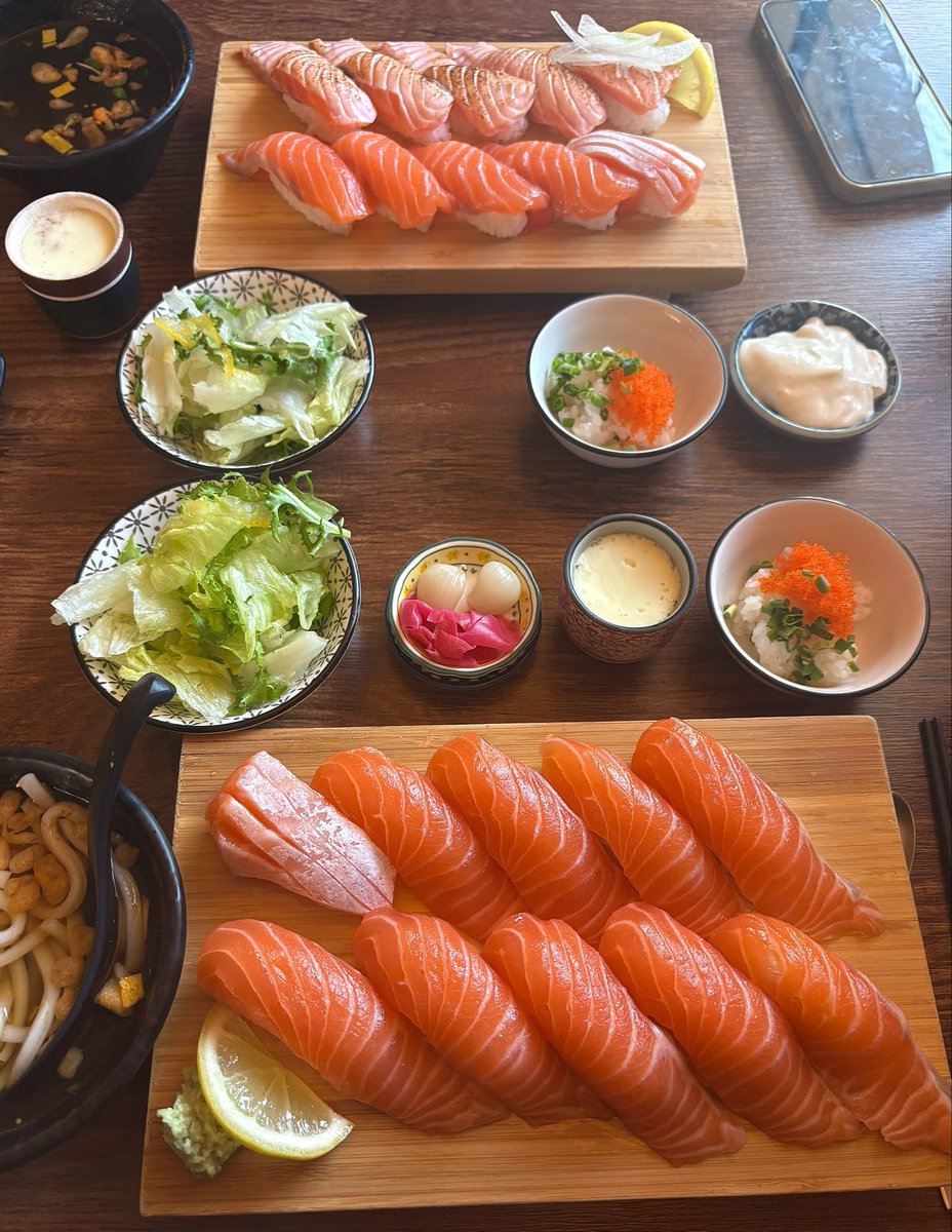 koihq4's tweet photo. 아니 존예 연어초밥먹음…..
맨날먹고싶어ㅁㅊ https://t.co/LTDOAeR4C0