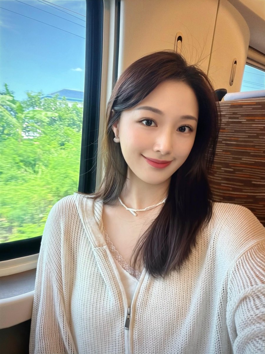 eemn77's tweet photo. 返程途中，属于我的国庆假期就这么结束了，下一次过节应该是元旦了，希望那个时候我不再这么孤单... https://t.co/XXRbvM9Eme