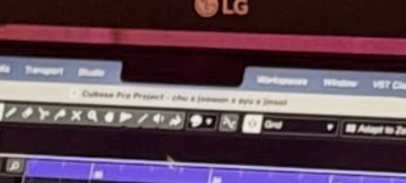 chuu_Ivr's tweet photo. Does that say jinsoul at the end 👀 https://t.co/VyJ39gMedr