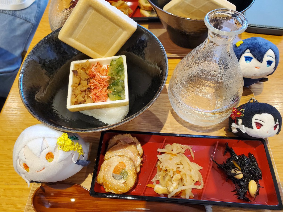 mico_nap's tweet photo. メインは刀ブレだったのですが、せっかくなのであっちこっち行ってきました。
アンジェリーク懐かしすぎる…新テニミュも観られるの楽しみ！ペルソ��クマかわいい、にごカフェ、まんばちゃんと青江の体格差！ https://t.co/NxeYC6rN1v