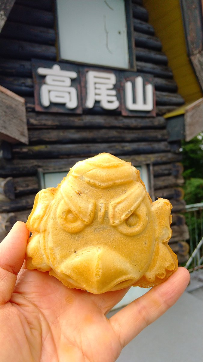 yumisae03's tweet photo. 景信山から高尾山までハイキングしてきました。
疲れは台湾アスパラガスジュースで癒します😋 https://t.co/UVljwVFsx6
