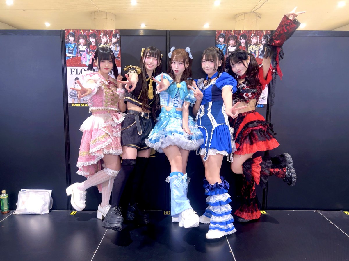 FLORE_RISA's tweet photo. FLORERISA New Single「何者」
リリースイベント最終日
ありがとうございました🦢⟡ ༘

「何者」を携え、さまざまな場所を巡った日々。皆さまの声援がまた誰かの足を止め、邂逅が重なり、その輪が少しずつ広がっていきました。

メンバー5人と皆さまと過ごしたこの時間を「何者」という一曲と一枚のCDに刻めたことを嬉しく思います。

各地駆けつけてくれた皆さま、
「何者」をともに形にしてくれた皆さま、
そして「何者」を受け取ってくれたすべての方へ。
心からありがとうございました！！！！

#FLORERISA #フロレリーサ