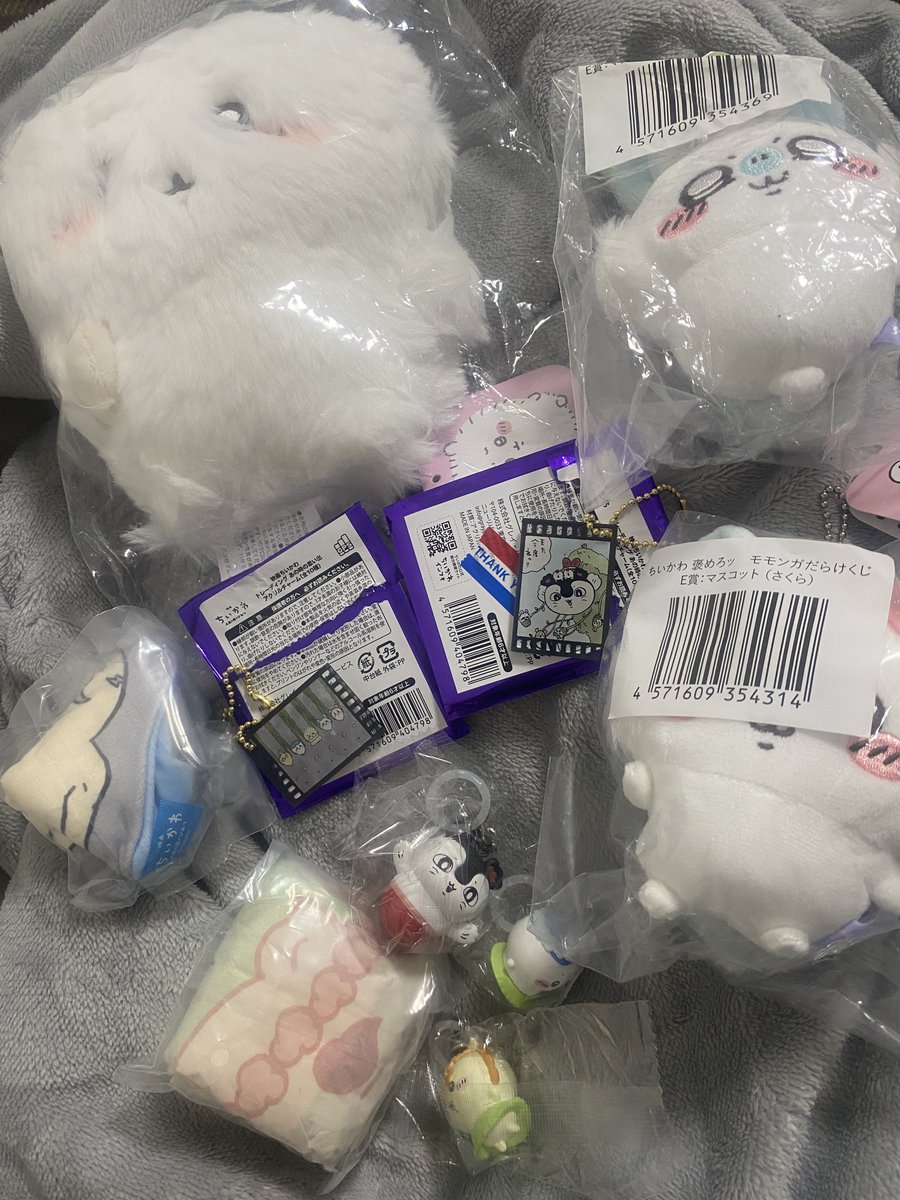aqa062's tweet photo. 譲渡 買取希望
モモンガだらけくじ
映画 ちいかわ 人魚の島のひみつ 入場特典 フィギュア ぬいぐるみ トートバッグ めじるしチャーム
譲
ちいかわ セイレーン 島二郎 モモンガ ハチワレ シーサー
キーホルダー ラッコ うさぎ 古本屋

定価+送料 PayPay(マネー)
映画特典は相場にてお譲り予定です🙇‍♀️ https://t.co/RvumVRHx3l