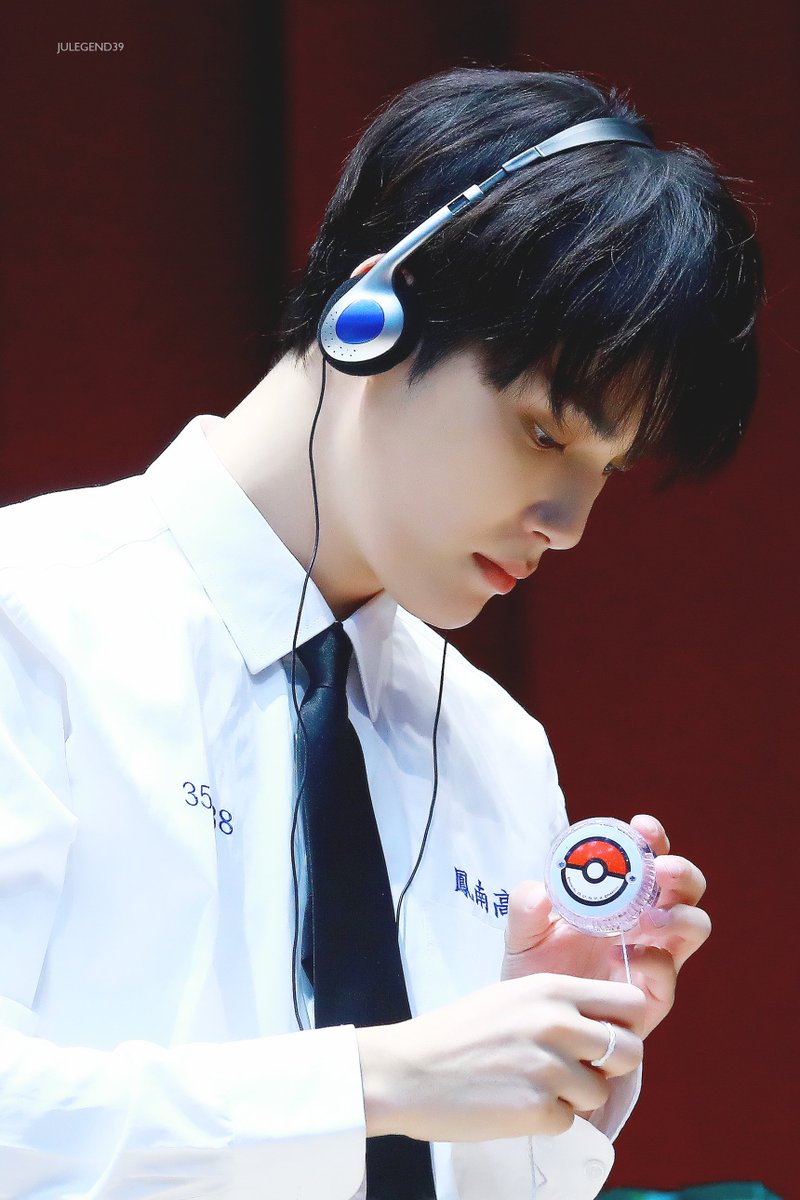 S2Sangyeon's tweet photo. Really love this look... No matter how many times I look at it, I'm already falling for it🫠🫠🫠
#IStillSupportHaknyeon
#AlwaysWithHaknyeon
#AlwaysByHaknyeonsSide https://t.co/HYV6KhHLzf