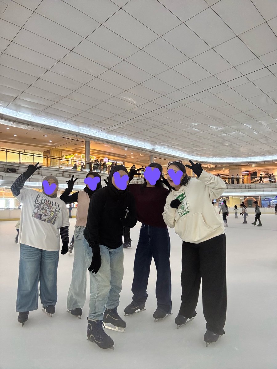 eeele_ee's tweet photo. Kegiatannya beneran kegiatan banget! Curiga bentar lagi jadi atlet figure skating gasih kita…
@sekarangoptimis @moquci @swasniken @wwooupsdaddu https://t.co/Q8RIUCI7FL