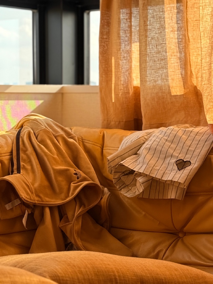 VioletDomi5ivz's tweet photo. It's the tǒng dǎng tàng vibe—daily moments with a warm, textured touch~ https://t.co/LYvSF49E3H