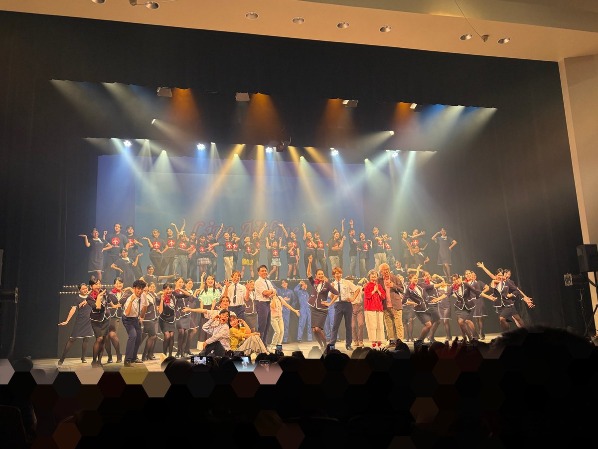 Kaori_Sumikawa's tweet photo. ミュージカル『Live Airline』山梨公演を拝見✈️日本航空学園や地元・山梨の子どもたちも出演して歌、ダンス、芝居にとエンタメの楽しさが存分に詰まった作品✨CAさんのお仕事に込められた細やかな心配りも伝わってきて今後飛行機に乗る時には、これまで以上にリスペクトです。
#ライブエアライン https://t.co/fmBk9xZDLR