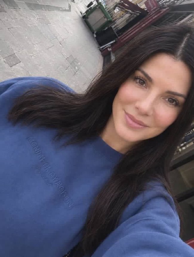 SandraBulle0x's tweet photo. “Hey old man! No filters, just my natural vibe. ✨ I’m waiting for your opinion… tell me, how do I look? 😊🌸💖 https://t.co/7tuJFfXshG