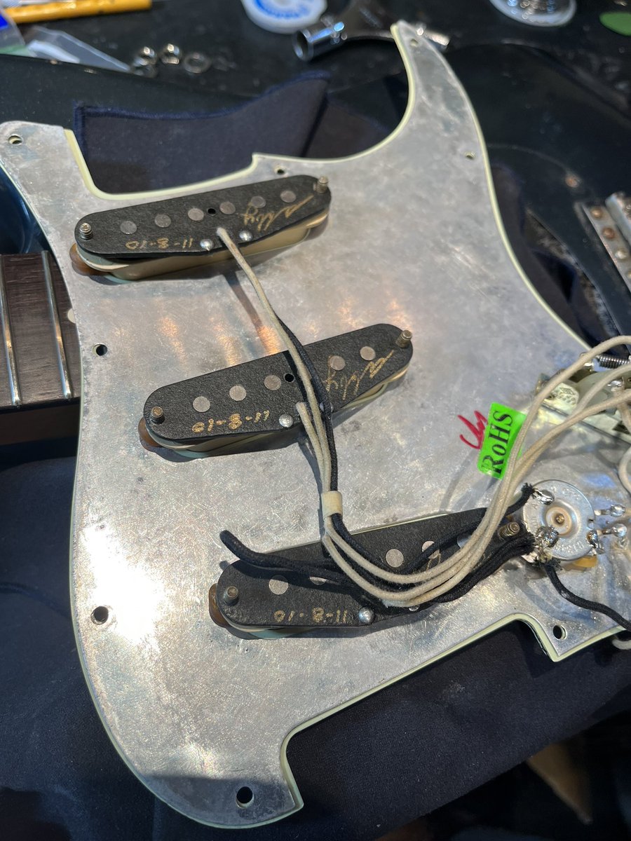 rionpi_'s tweet photo. Fender cs 1960 Stratocaster Relic LH

めっちゃ欲しいギターに出会ってしまったのでメインのストラト手放そうかと思ってます！
レフティの皆さんぜひ！！

2011年製でAbigail Ybarra女史のPU搭載の個体です！

詳細は以下のリンクです！
質問などお気軽にdm下さい！
https://t.co/kOdJGTkx8o https://t.co/21mNVcARxC