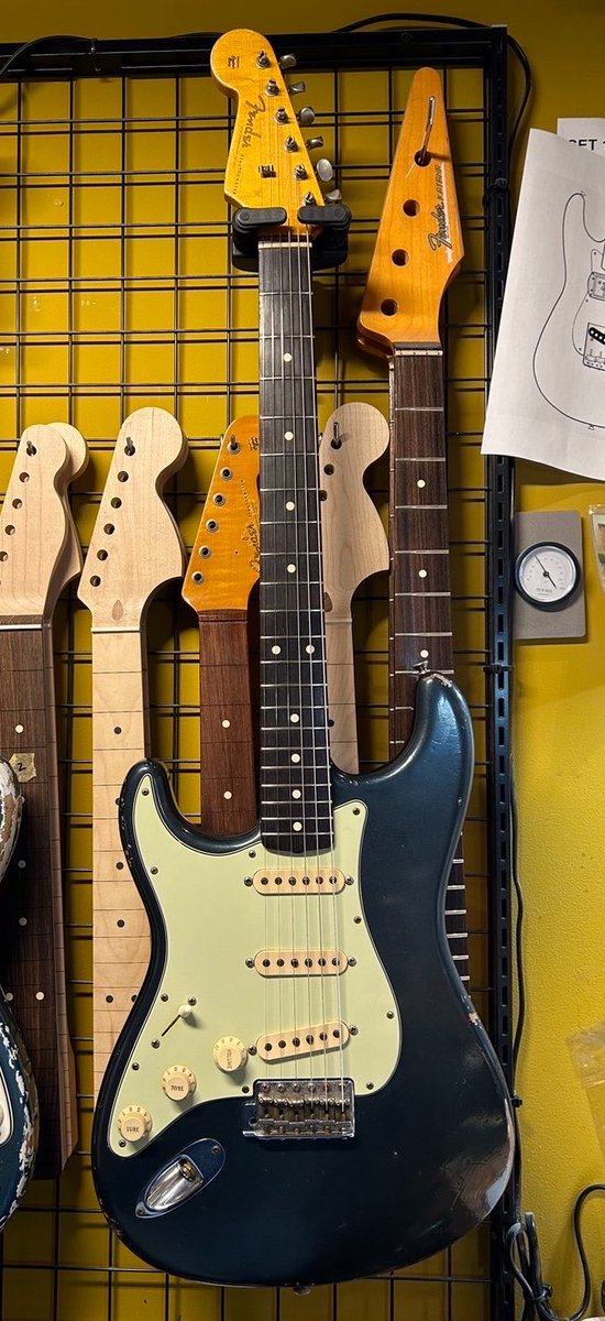 rionpi_'s tweet photo. Fender cs 1960 Stratocaster Relic LH

めっちゃ欲しいギターに出会ってしまったのでメインのストラト手放そうかと思ってます！
レフティの皆さんぜひ！！

2011年製でAbigail Ybarra女史のPU搭載の個体です！

詳細は以下のリンクです！
質問などお気軽にdm下さい！
https://t.co/kOdJGTkx8o https://t.co/21mNVcARxC