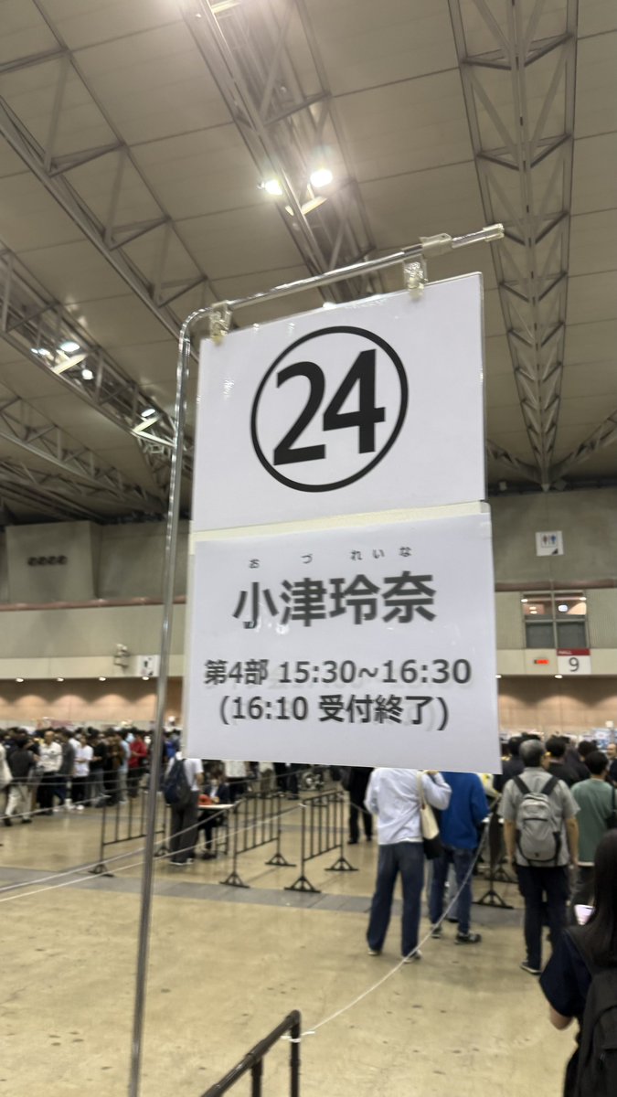 raikou243's tweet photo. '26/10/04 リアグリ レポ 4部 小津玲奈

このタイミングでの衣装チェンジ！紺のデニムのお洋服と前髪を上げた大人クールな印象
ハロウィン仮装の案がまだ無いようなので王道を征く魔法使いを提出しました
来週は来れないのでオンラインでの仮装も合わせてお願い 今日は1日おつかれさま〜 https://t.co/lSUxyrT186