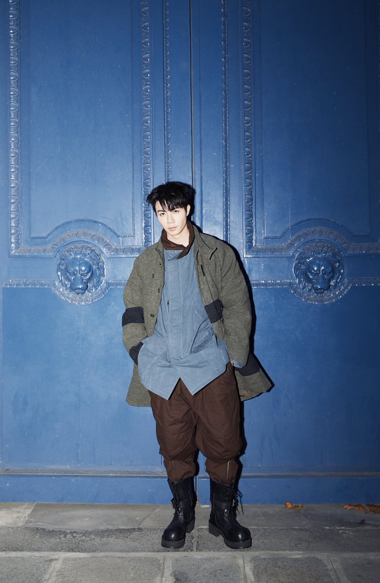 Kazzmagazine's tweet photo. หล่อคูล! "ซี พฤกษ์" ร่วมชมโชว์แบรนด์ Yohji Yamamoto คอลเล็กชั่น Spring/Summer 2027 @ PARIS FASHION WEEK 🤍

ZEE PRUK IN PFW 2027
#YohjiYamamotoXZeePruk
#yohjiyamamoto
#ZeePruk
#KAZZMAGAZINE https://t.co/fLQEWxD187