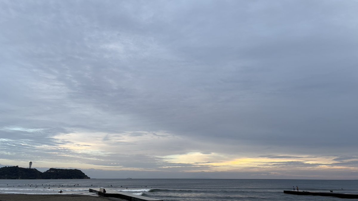 nishi_taker's tweet photo. 日曜RUNは、20㎞ロングをほぼペース走で。
天気はイマイチながら、気温は気持ちいい頃合い。
EVO SLの効果もあり、スルスルとペースが上がってしまった。
久しぶりに鵠沼まで行ったけど、やっぱり鎌倉と違う雰囲気で、これもいいなー。
#サブ4挑戦 #ランニング #江ノ島RUN #イマソラ https://t.co/p8fYAqRV15